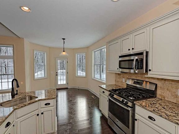 3rd image of 50 Jane St