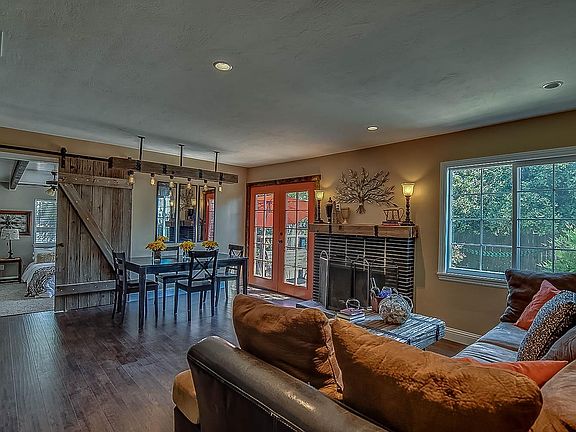 3rd image of 3110 W Christina Ave