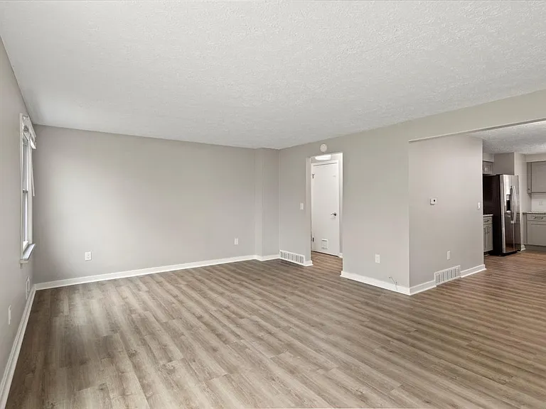 363 Lenora Ln — Photo 15