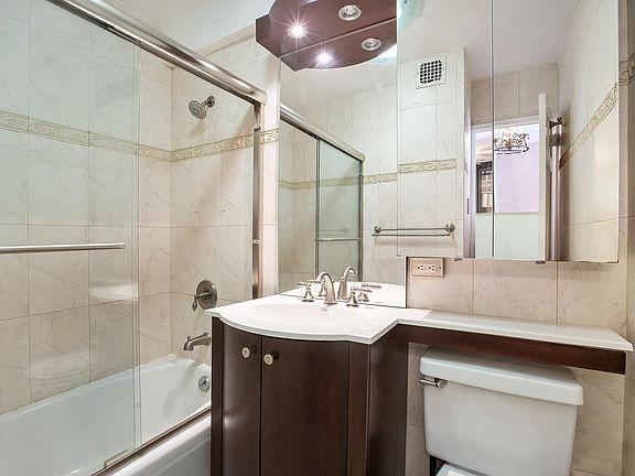 4th image of 225 E 36th St APT 14H