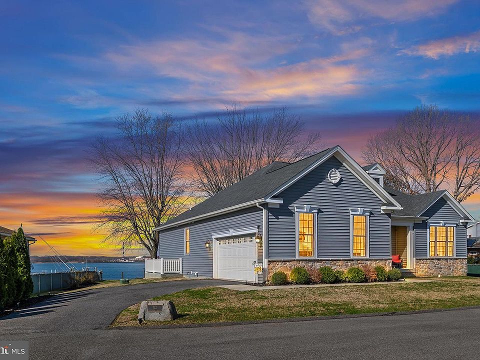 1st image of 712 Riverside Dr