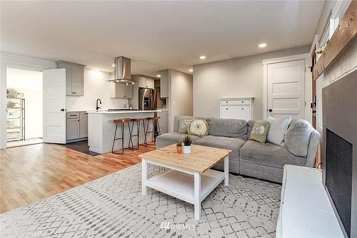 Living room. (Furniture not included)