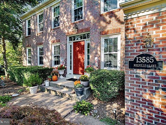4th image of 13585 Melville Ln