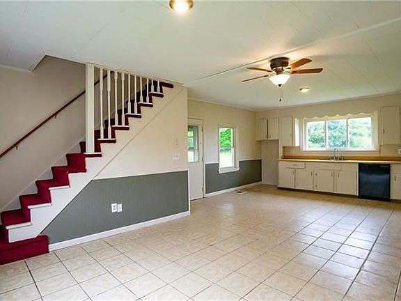 5th image of 114 Church St