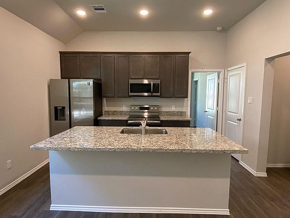 3rd image of 9582 Darkwood St