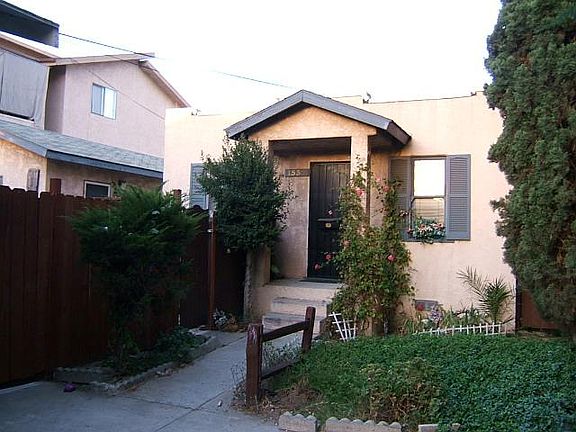 Main house with guest quarters on the side.- No Air bob allo