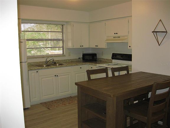 5th image of 933 Wisconsin Ave APT B
