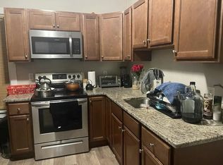 35 Newcomb Pl APT 1, Taunton, MA 02780