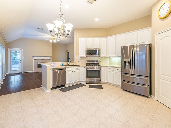 5th image of 4115 Applerock Dr