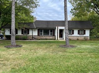 3930 Harris Ln, West Bloomfield, MI 48323