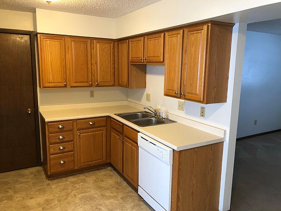 3rd image of 1000 Lyndale Dr
