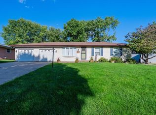 16 Holly Dr, Clinton, IL 61727