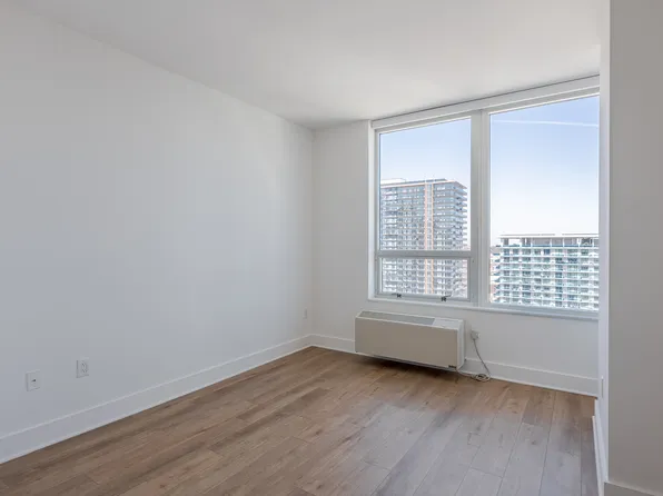 110 River Drive image 5 of 23