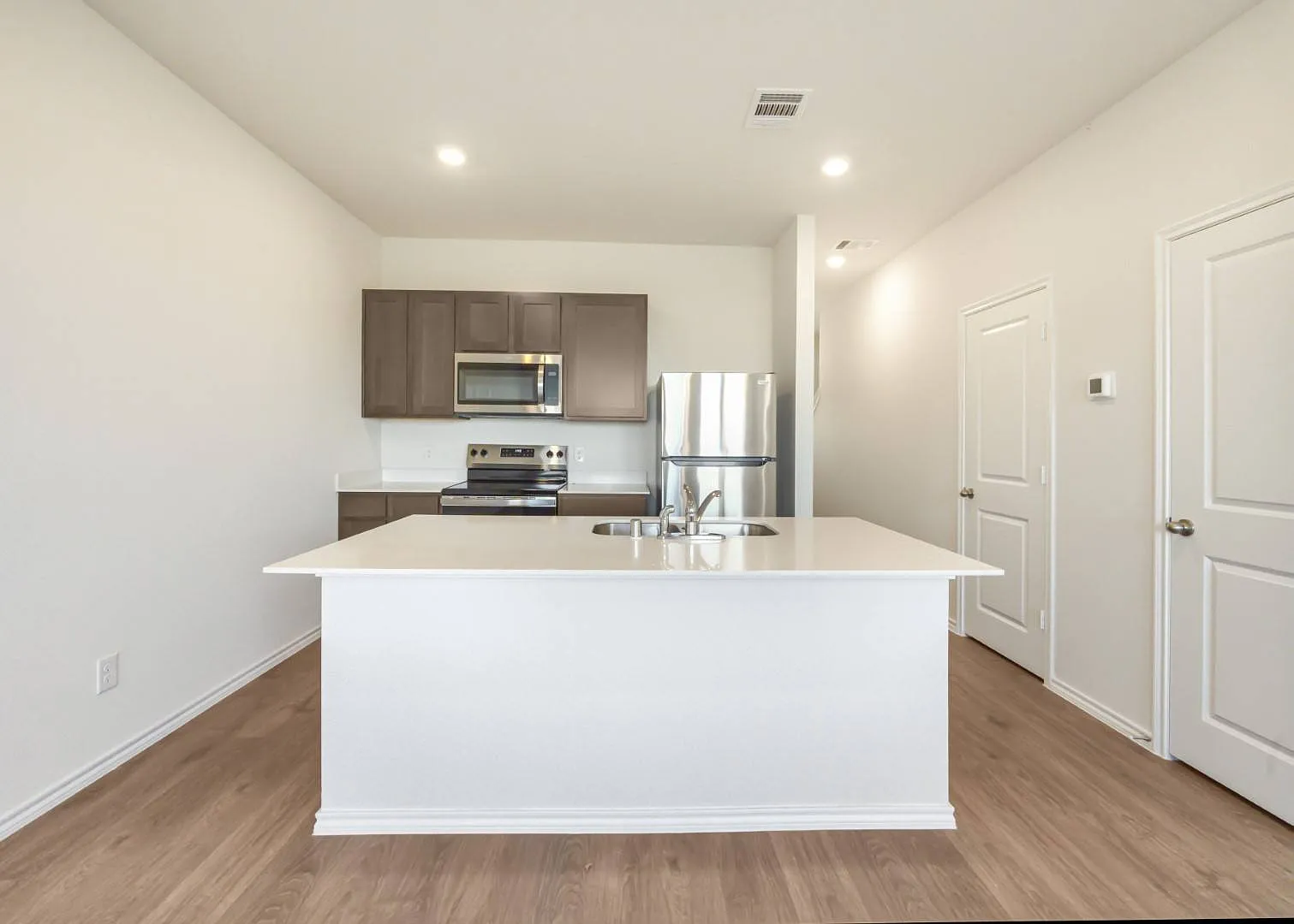 318 Tall Cedar Way — Photo 3