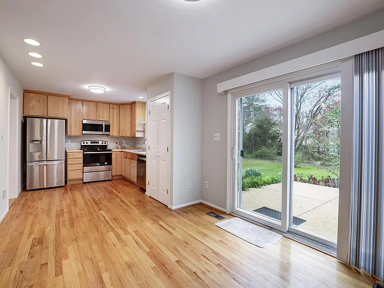 9823 Saint Cloud Ct — Photo 16