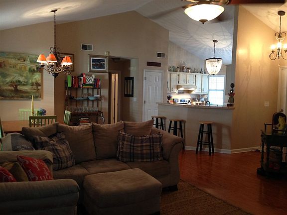 2nd image of 2609 Nantucket Ln