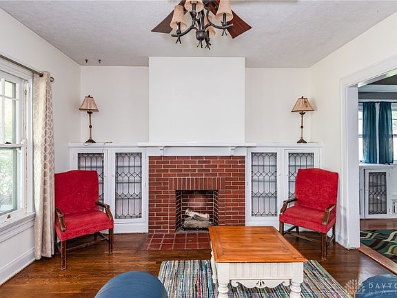 4th image of 468 Irving Ave