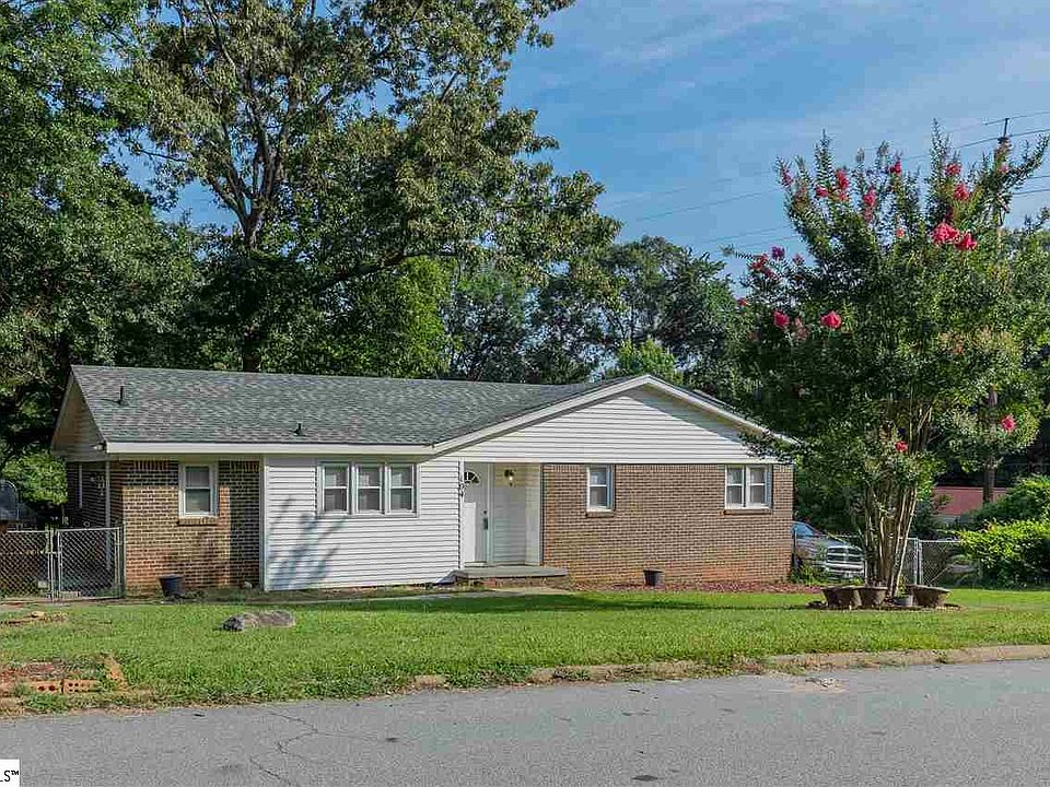 1st image of 104 Sellwood Cir