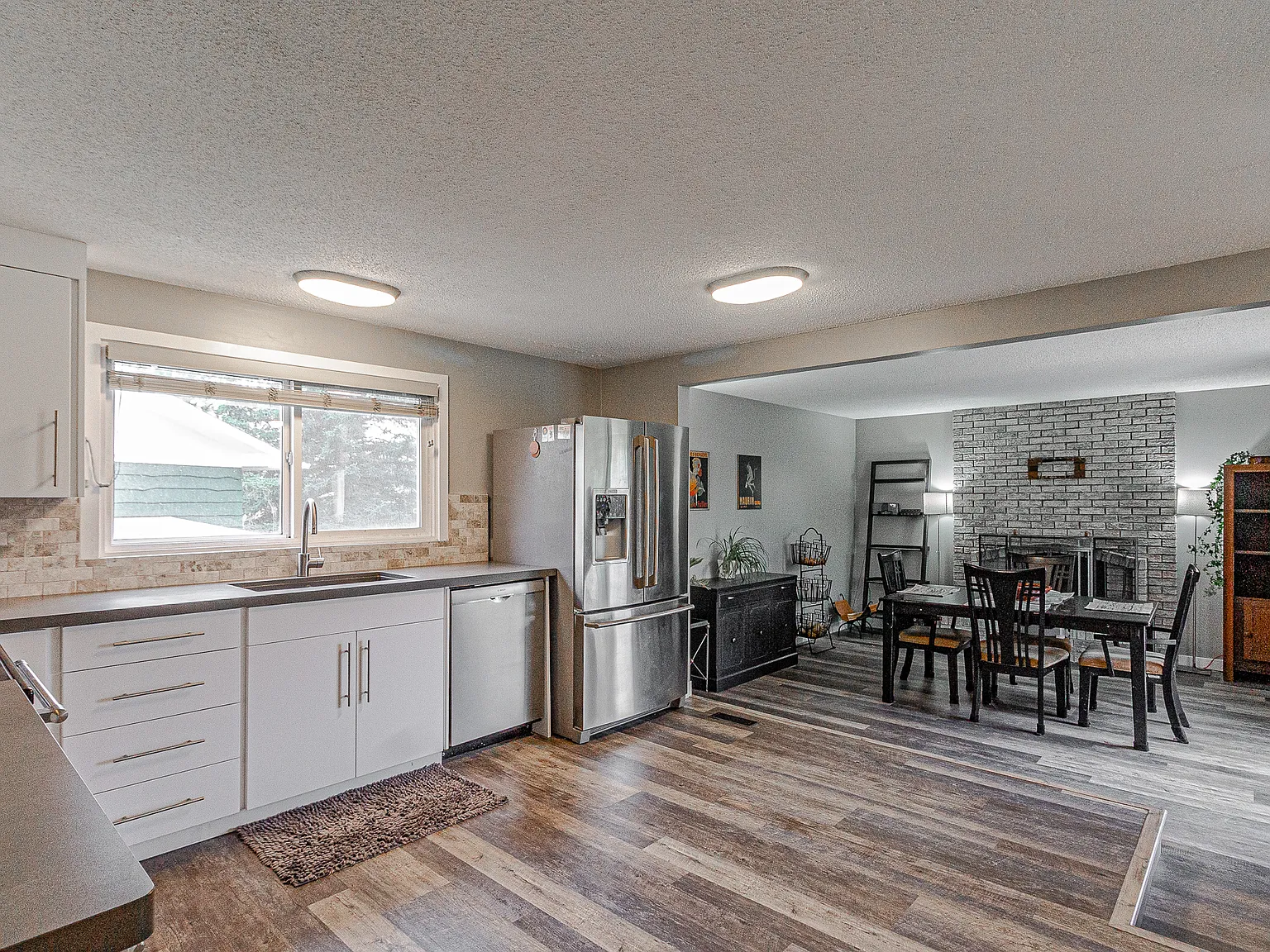 5 Bed/3 Bath Renovated House With Massive Back Yard In Woodlands! Pet Friendly! — Photo 3
