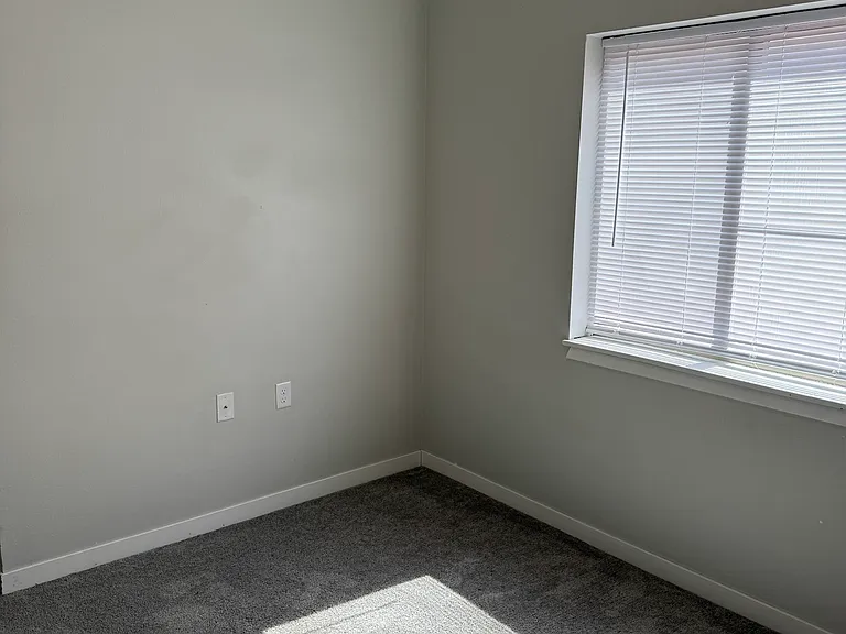 325 E College St #S — Photo 8