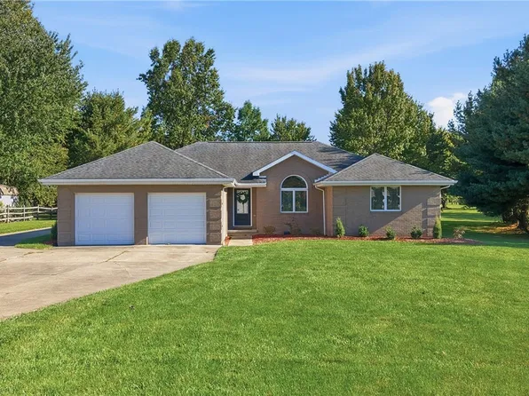 1055 Colonial Dr, Salem, OH 44460