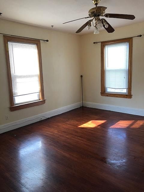 2nd image of 15 Howard St