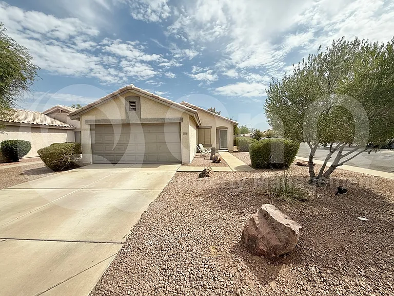 10609 W Rosewood Dr — Photo 1