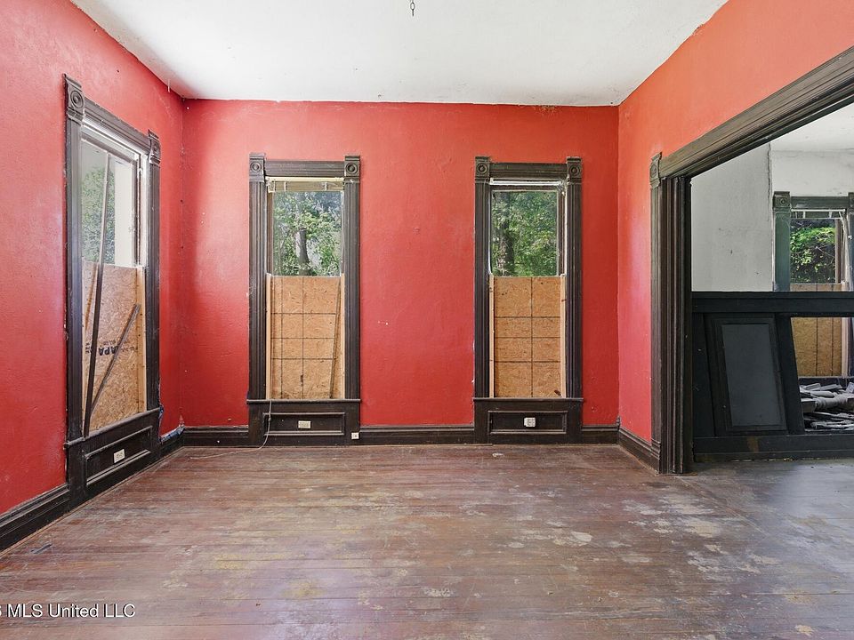 4th image of 530 Buschman St