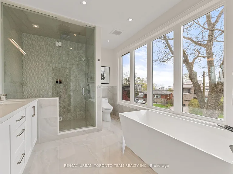 4 Drake Cres — Photo 31