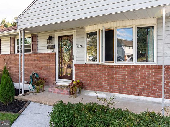 2nd image of 1200 Aster Dr