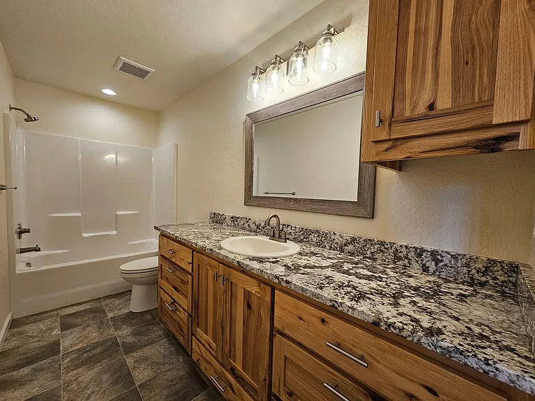 1006 SW L St — Photo 14