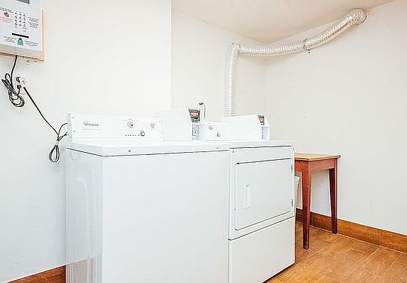 2nd image of 28 Scholes St APT 1r