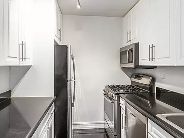 888 Eighth Avenue image 3 of 4