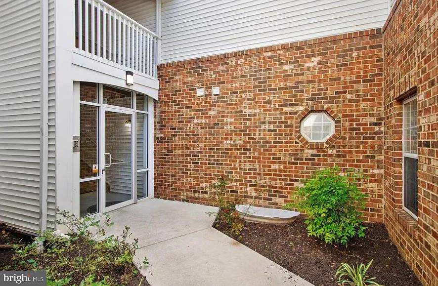 6602 Lake Park Dr — Photo 3