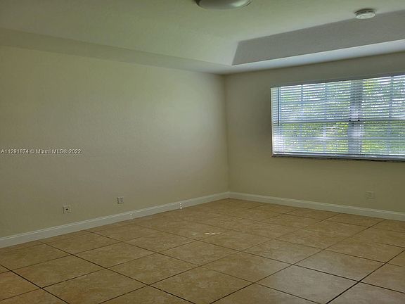 4th image of 677 NE 21st Ter Unit 0