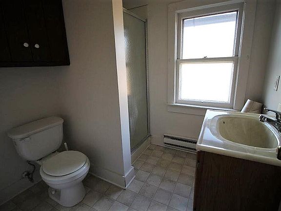 3rd image of 106 N Custer Ave #2