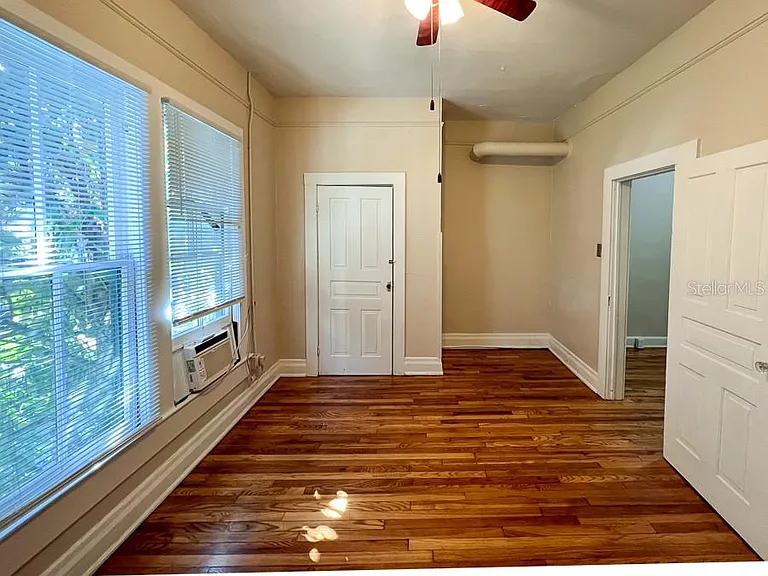 318 NE 2nd Ave #5 — Photo 5