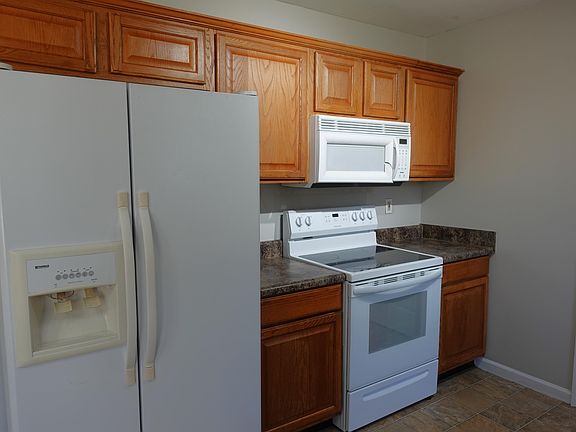 3rd image of 139 Stockbridge Dr
