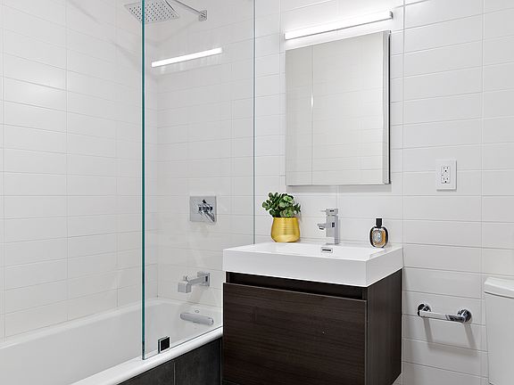 4th image of 12 W 19th St #3S