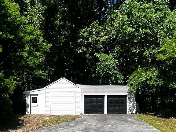 2nd image of 214 216 River Rd E