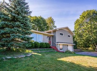 N1615 Reedsville Dr, Lake Geneva, WI 53147