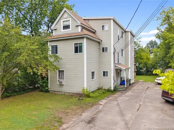 241 Saunders St, Fredericton, NB E3B 1N5
