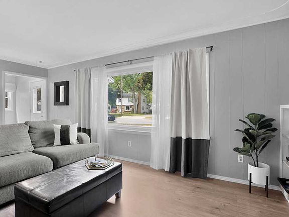 5th image of 3852 Collingwood Ave SW