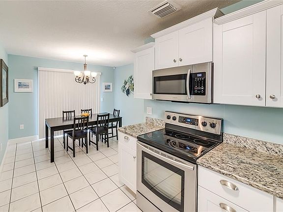 4th image of 3051 Curry Woods Dr