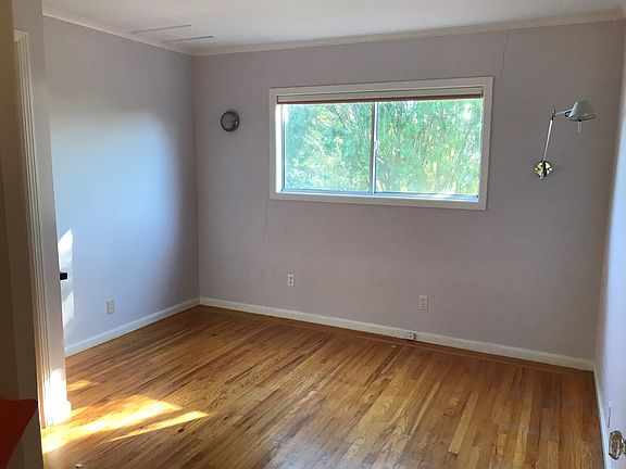 2nd upstairs bedroom 