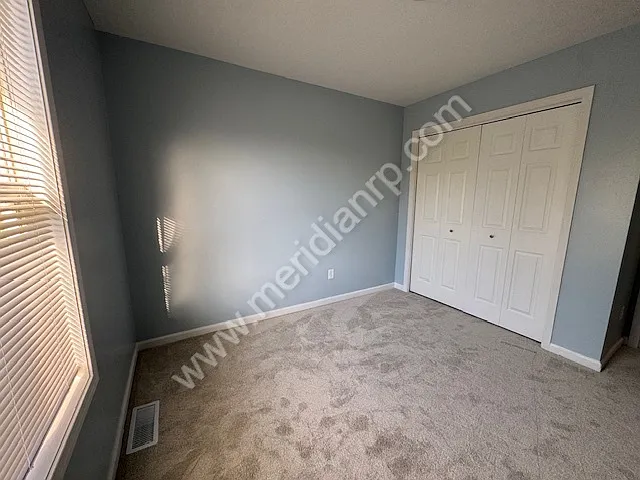 1131 E Lewis St — Photo 12