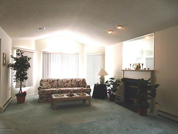 3rd image of 67 Winterton Dr