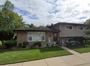 343 Walnut Ave, Wheeling, IL 60090