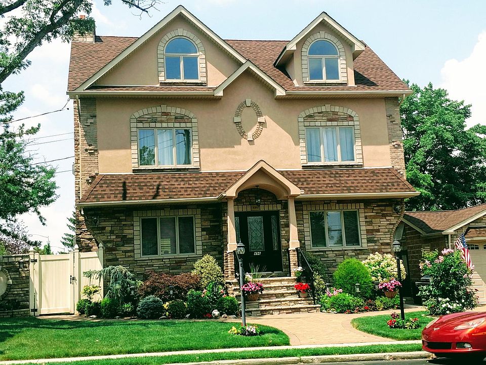 2nd image of 496 Wainwright Ave #1