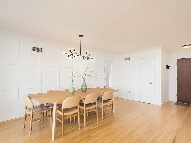 5802 S 13th Ave — Photo 4